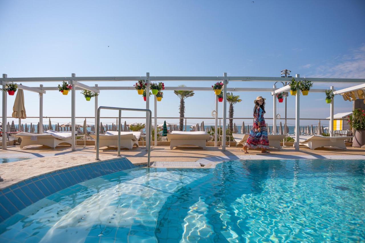 לידו די ג'סולו Hotel Nettuno מראה חיצוני תמונה