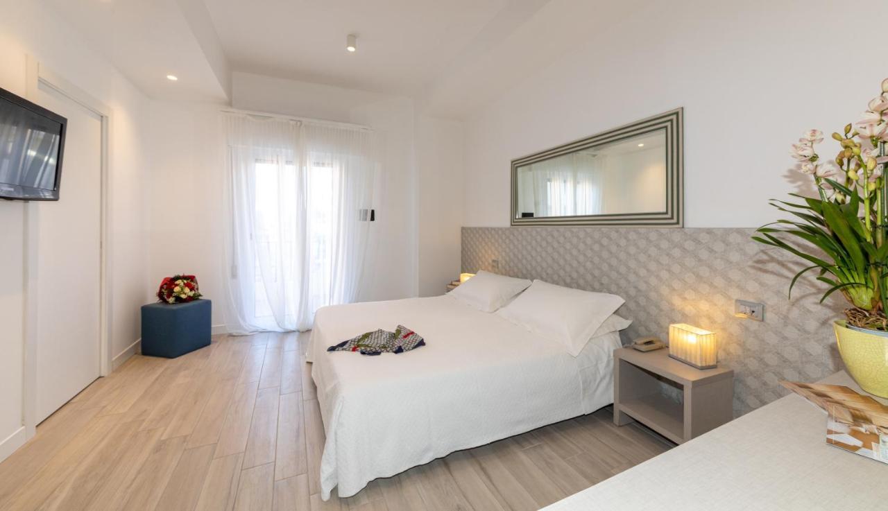 לידו די ג'סולו Hotel Nettuno מראה חיצוני תמונה