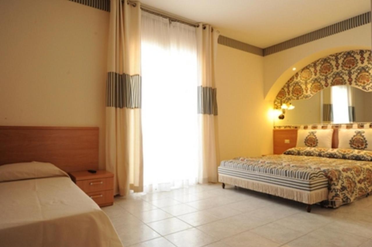 לידו די ג'סולו Hotel Nettuno מראה חיצוני תמונה